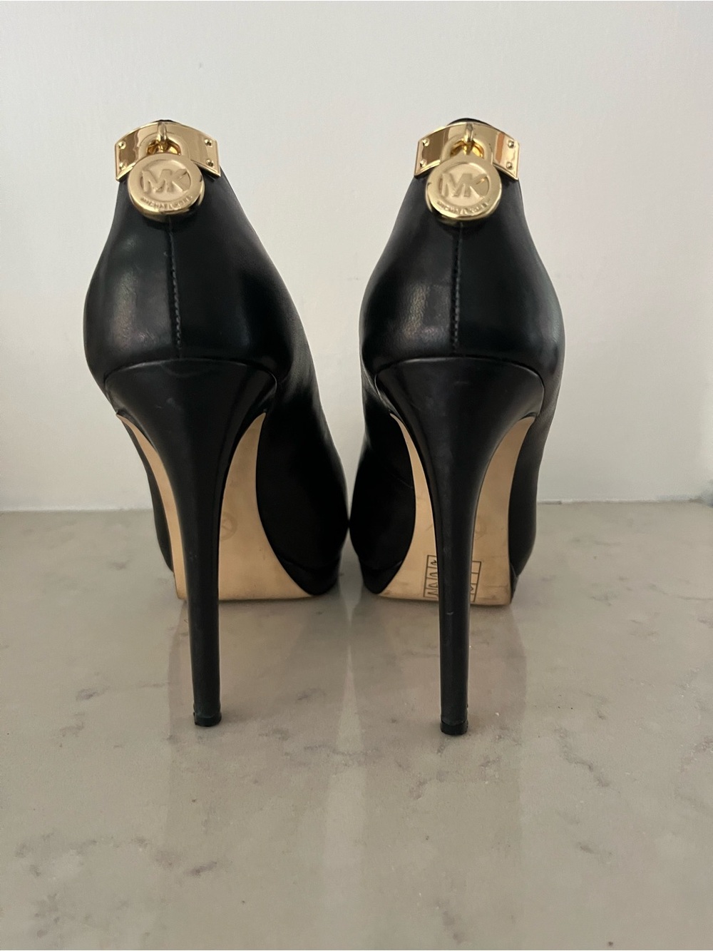 Michael Kors Black Leather High Heel Pumps Stilettos size 7.5 - Picture 4 of 10